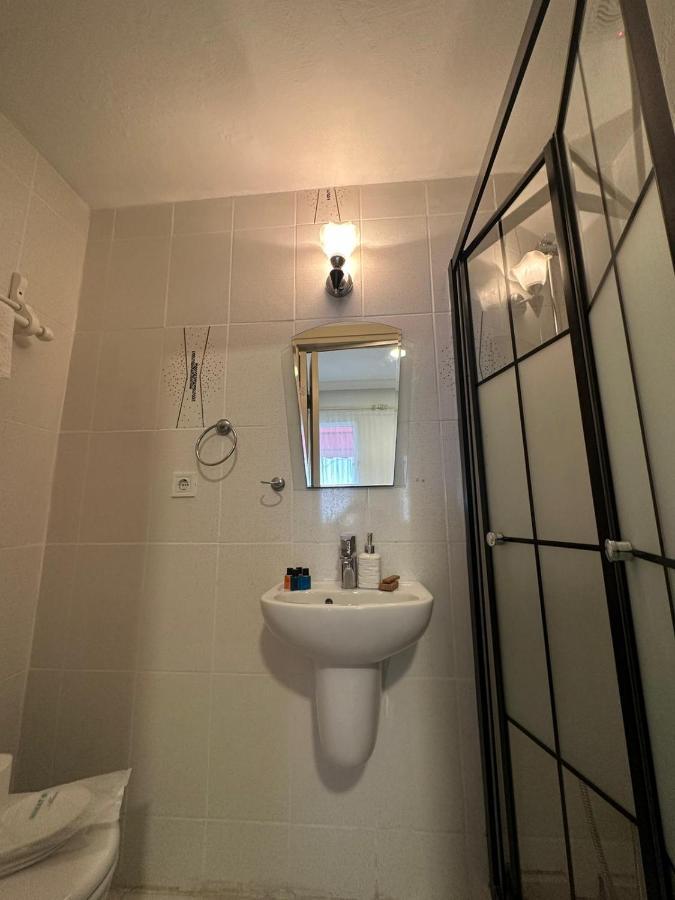Monat Otel Hacimemis Alacatı Bagian luar foto