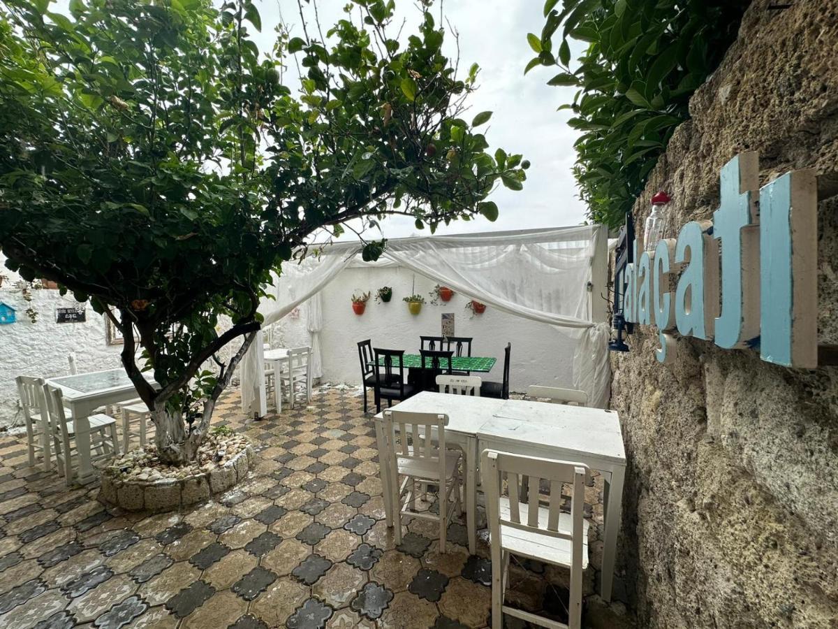 Monat Otel Hacimemis Alacatı Bagian luar foto